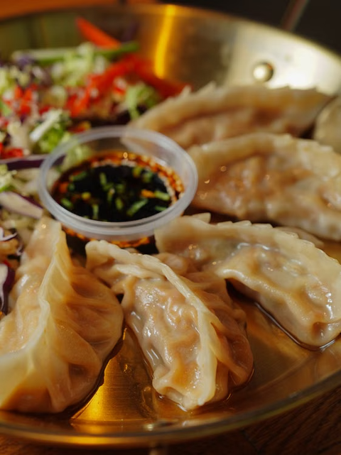 Gyoza – slik steker du dem perfekt (og lager dippsausen selv)