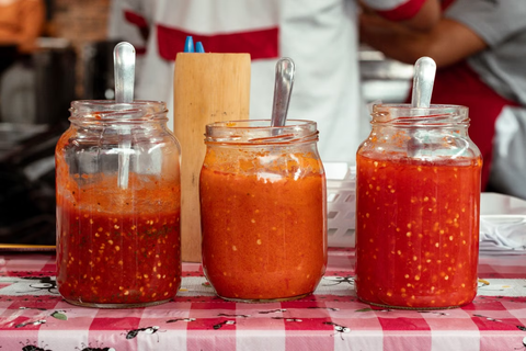 Hva er sriracha? Styrke, bruk og hvilken flaske du bør velge
