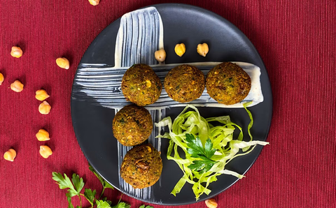 Falafel – sprø utenpå, grønn inni